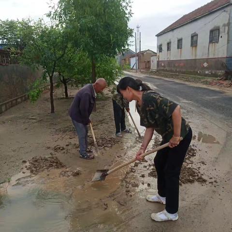 雨停及时排水避免损坏公路