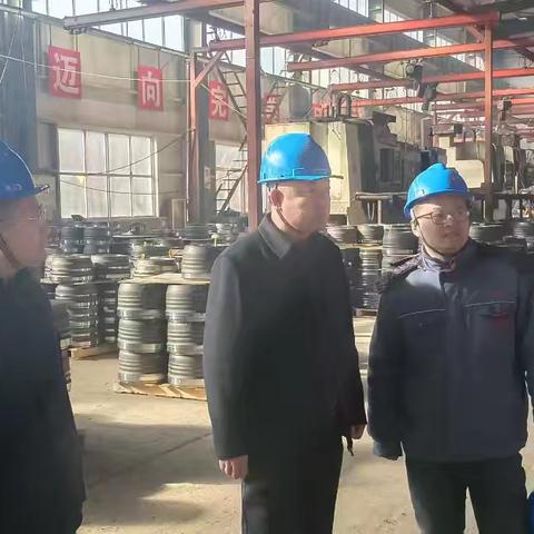 牛泉镇党委副书记、镇长邹诚带队开展安全生产检查