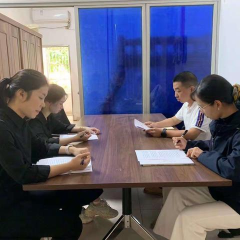 县委办综合室组织召开学习例会