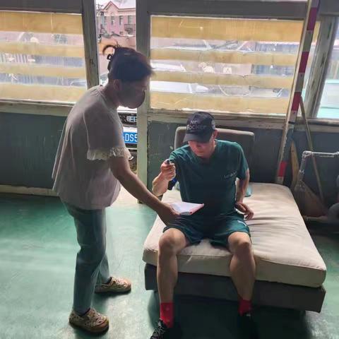 南岭社区开展商户安全检查活动