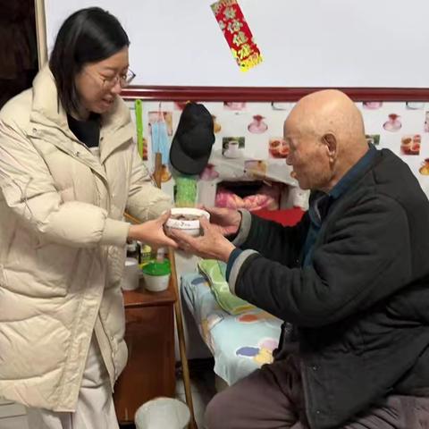化林路街道建东一社区开展“走千家 进万户 冬日暖心送八宝粥”活动
