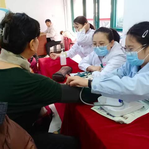 爱心义诊进社区 健康服务暖人心——馆驿街社区深入开展“暖冬行动”，为居民提供健康义诊服务
