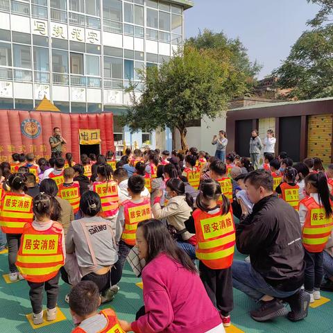 “大手拉小手，安全伴我行” 安阳市大院街幼儿园开展亲子消防演练活动