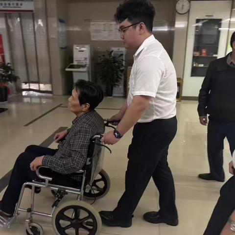 玉环清港支行扶老助残“暖人心”