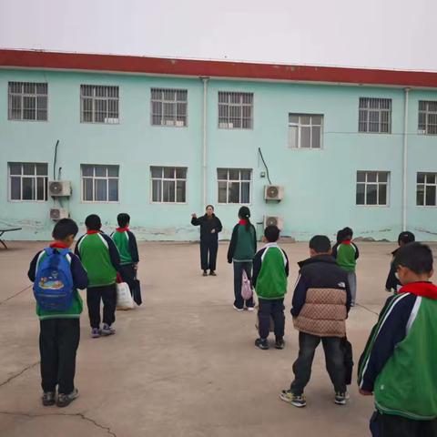 防震演练筑防线，安全意识入童心——工程中心校东陶庄小学开展防震减灾应急演练活动