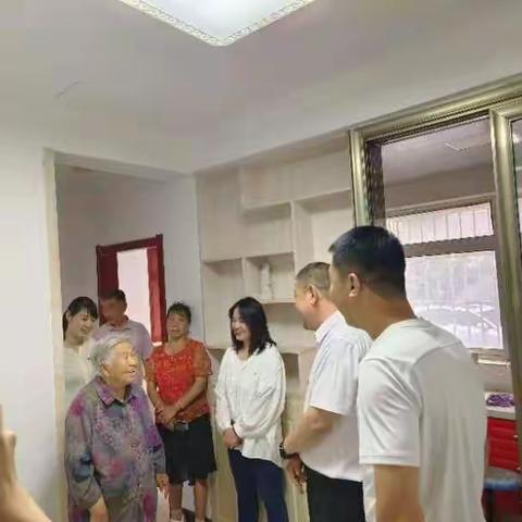 柳林社区党总支开展“在职党员进社区，送学上门迎七一”活动