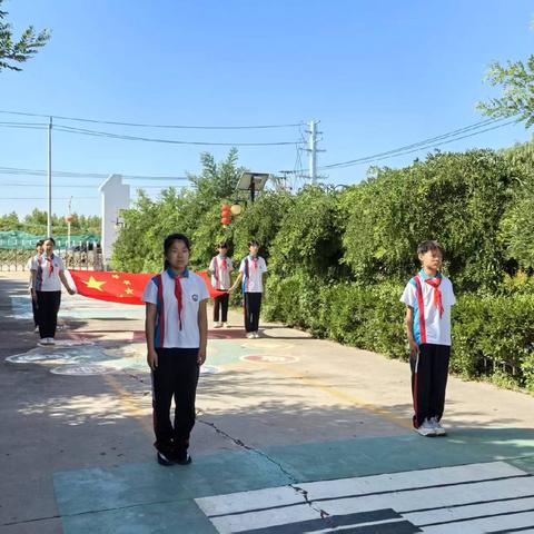 粽香传非遗，端午忆先贤——南町中心校升旗仪式暨三二班国旗下演讲活动