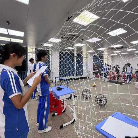 海口市灵山中学校园开放日“科技社团-足球无人机”展示