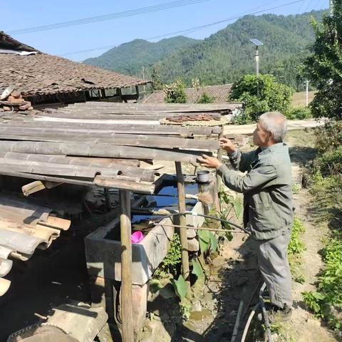 【为民办实事】修缮房屋暖“心房”  筑牢生活“安全墙”