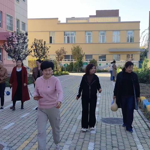 呼图壁县第五幼儿园兵地手拉手暨张宏芳名班主任工作室联合教研--兵地融情手拉手，互学互研促发展