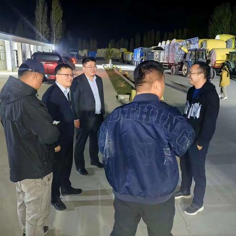 奋战秋收季 慰问鼓干劲——王桥同志赴钟家庄镇支行开展慰问