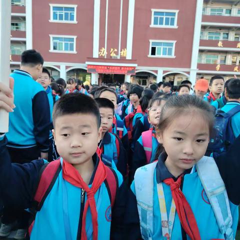 一路向阳 筑梦启航——三（3）班