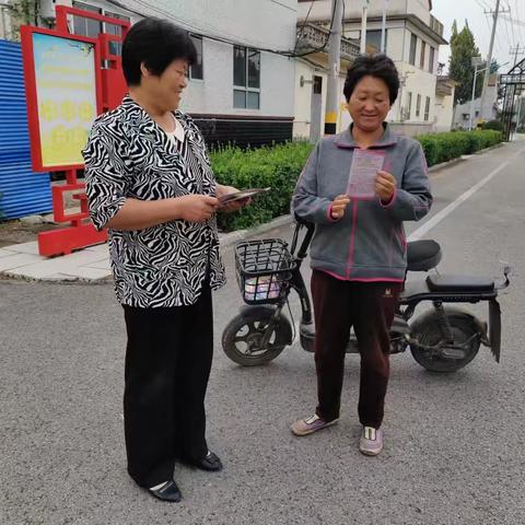 寨里镇小下村开展“7·11”世界人口日宣传活动