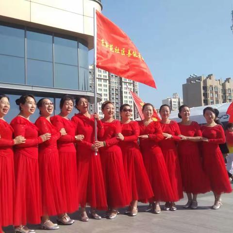 【党建引领｜文体活动】东新苑社区善能舞荷团队开展“舞动青春，舞出自信”活动