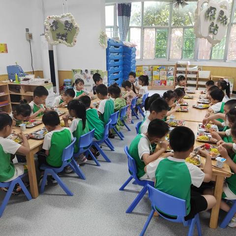 “美好“食”光，留在瞬间”——静园幼儿园大二班自助餐活动