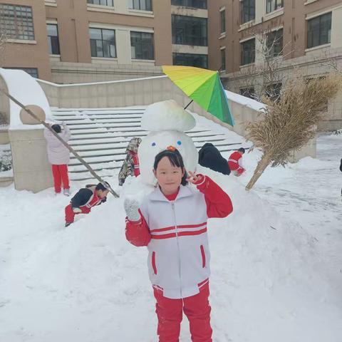 雪落校园：孩子们的冬日欢乐时光