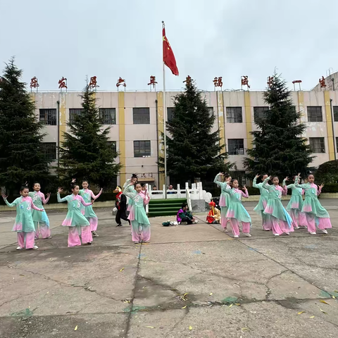 “英语小世界，情景大舞台”黄官寨实验学校分校四年级英语情景剧表演活动