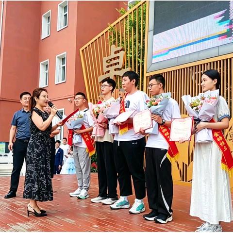 以少年星火 续卓越华章 ——开原市实验小学毕业典礼优秀学子返校纪实