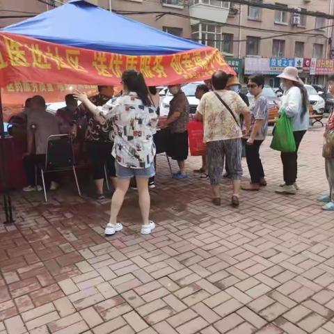 新春街道通顺社区联合新春社区卫生服务中心举办中医问诊活动