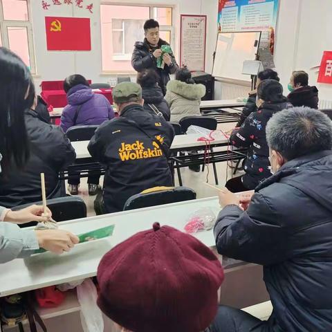新春街道通顺社区新时代文明实践站开展口腔健康义诊及养生锤制作活动