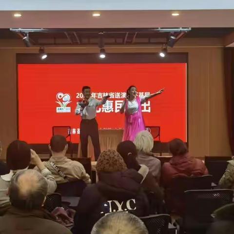 新春街道通顺社区举办文化进万家二人转文艺演出