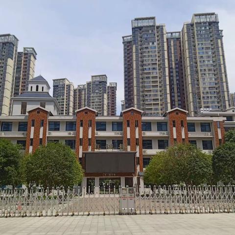 业主朋友们好啊，我是千思装饰总店的阿琪，本文给大家带来滨江学府小区周边的配套设施。