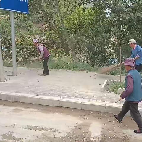 王旗镇草场门村环境卫生大整治