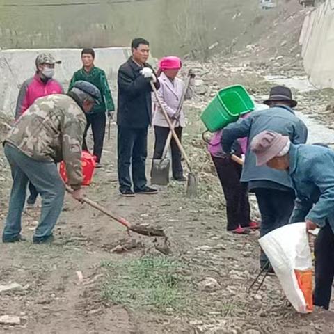 王旗镇草场门村环境卫生整治--河道清理专项行动