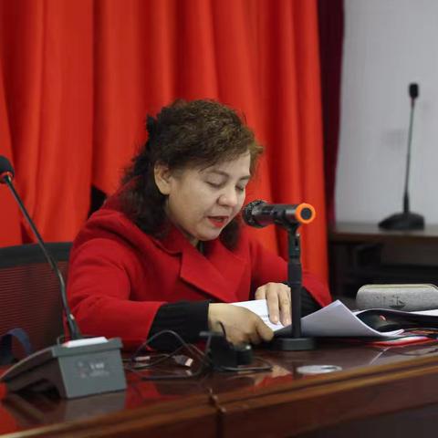 学习宣传两会精神，让惠民政策深入人心