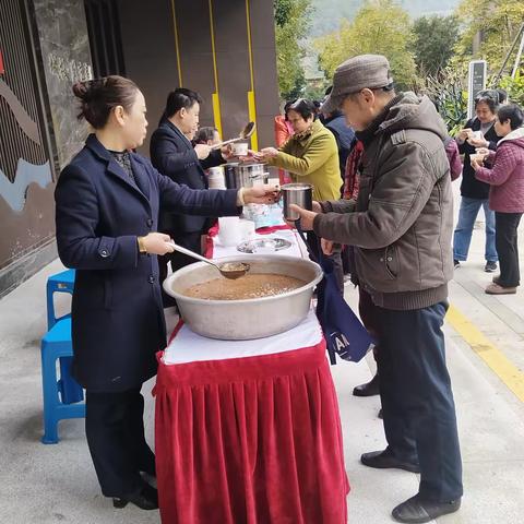 溪口社区开展“拗九邻里聚，粥香暖社区”主题活动