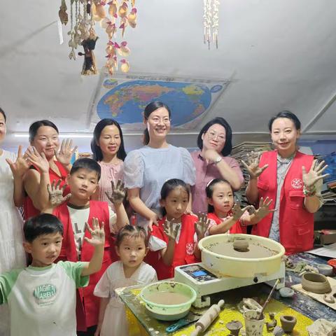 快乐暑假·与泥相约 园林社区开展儿童陶艺制作活动