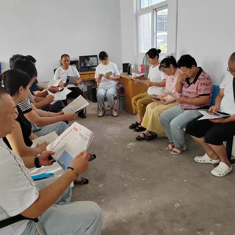朱兰街道园林社区小小板凳聚民意 网格服务“零距离”