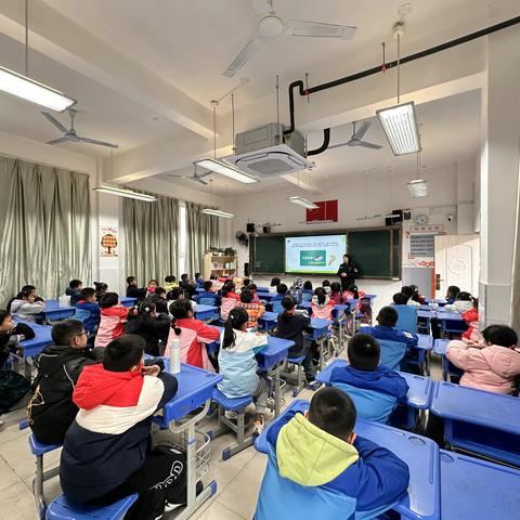 垃圾分类进校园    “无废城市”伴成长