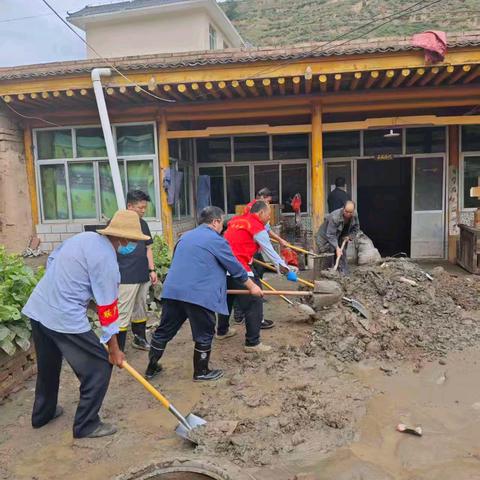 风雨同舟 携手共进——马旗村协助陈庄村雨后清淤工作