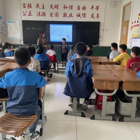 【阳光心理健康人生】——平桥新星学校心理健康课堂“我与同学比什么”