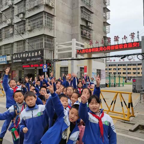 研有所思，学有所获！ 旅有所感，行有所成！ 加油少年，未来可期！ 五6班