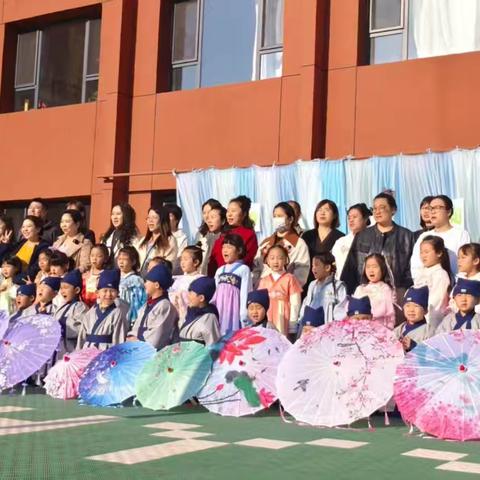 书香润童心 阅读伴成长 以书为媒，以读为乐， 让一缕书香，萦绕童心； 让一段阅读时光，陪伴成长。