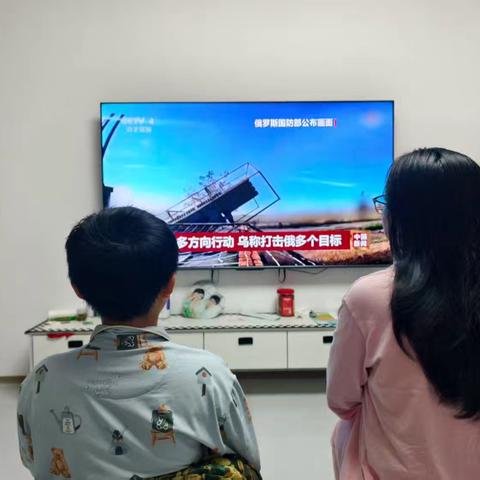 五1班德育作业展示: 亲子共观新闻，点亮家国情怀