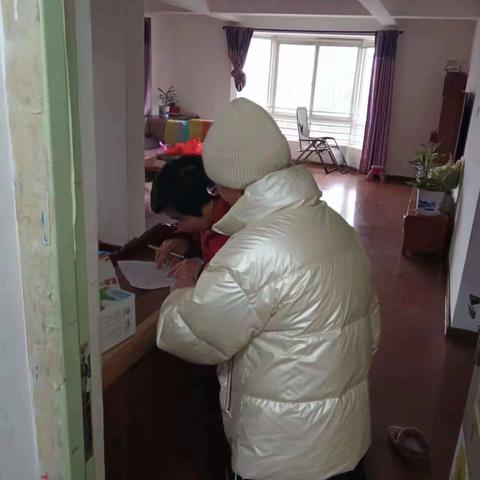 寒潮来袭   网格员情牵一线低保户