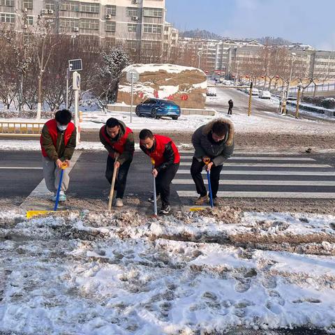 艾山街道退役军人服务站清雪行动不停歇