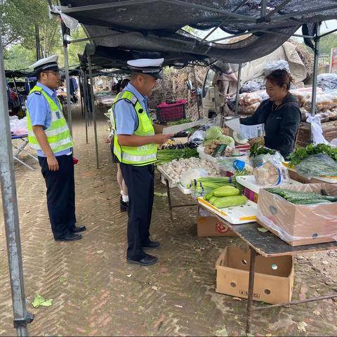 大同交警大队进集市开展“知危险 会避险”道路交通安全宣传活动