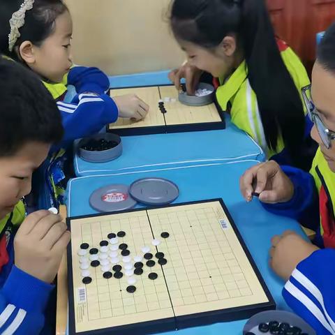 黑白交错  乐在 “棋” 中 ---- 加区二小 “五子棋” 特色课程