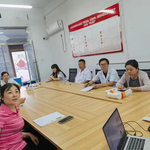 下花园区医联体建设领导小组成员到辛庄子乡卫生院辅导检查培训。