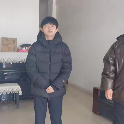 党旗引领，青春建功