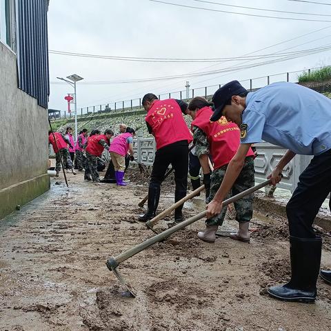 上杭县护路办加强龙龙铁路试运营前的铁路护路联防工作