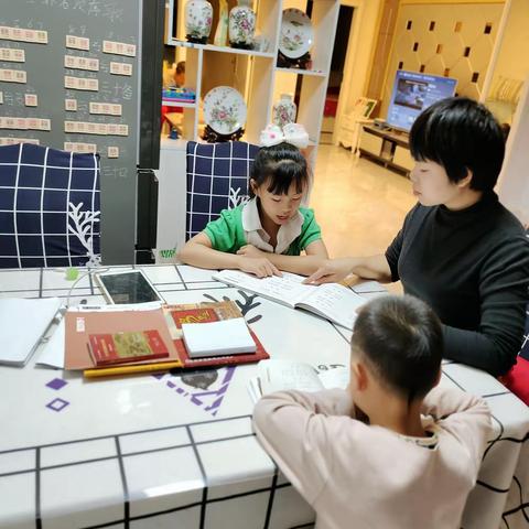 亲子阅读感恩日记第1377篇——星期二  阳历2023.11.14