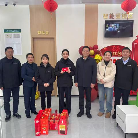 迎新春 送温暖——市分公司副总经理吴云一行深入德安县分公司开展春节送温暖走访慰问活动