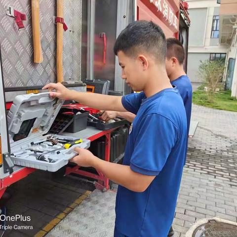 六约南消防救援站开展装备器材检查工作