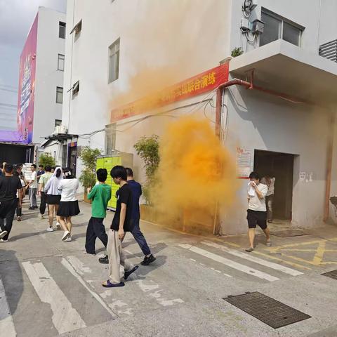 六约南消防救援站深入辖区粤亨珠宝有限公司开展实战演练