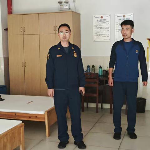 龙岗大队王新辉副大队长深入六约南消防救援站开展检查指导工作